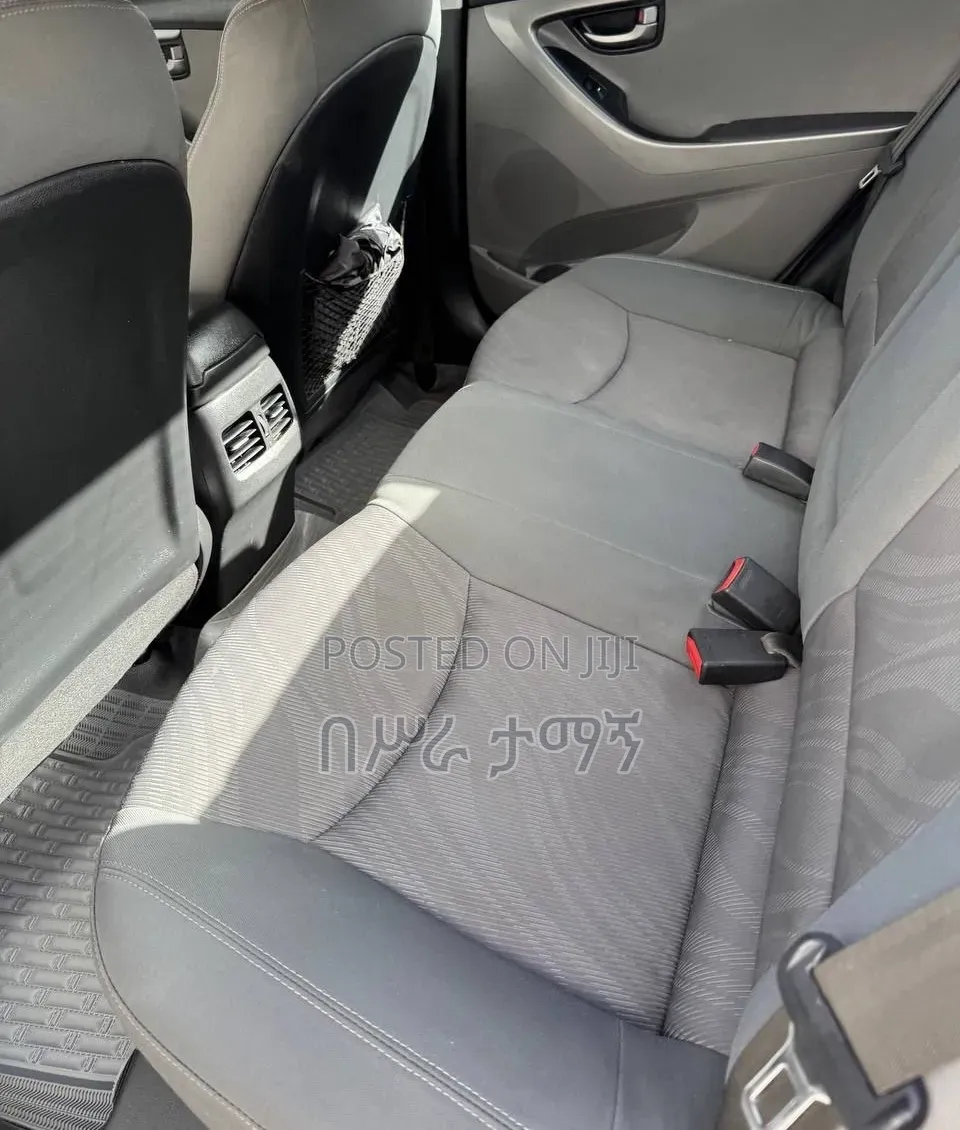Hyundai Elantra Limited 4dr Sedan (1.8L 4cyl 6A) 2015 Silver