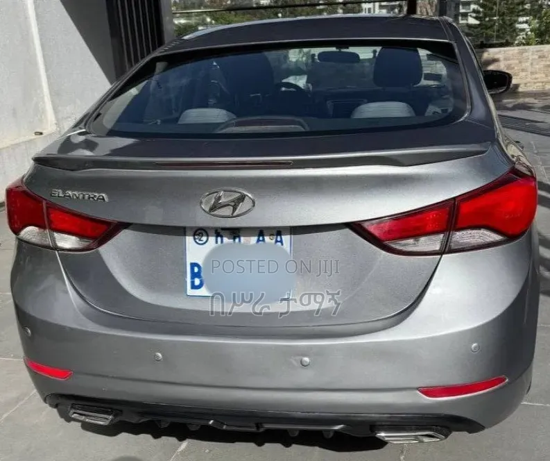 Hyundai Elantra Limited 4dr Sedan (1.8L 4cyl 6A) 2015 Silver