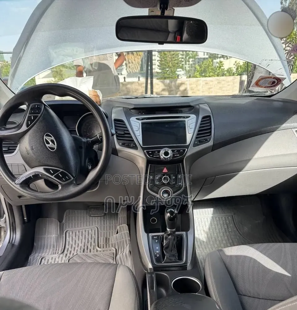 Hyundai Elantra Limited 4dr Sedan (1.8L 4cyl 6A) 2015 Silver