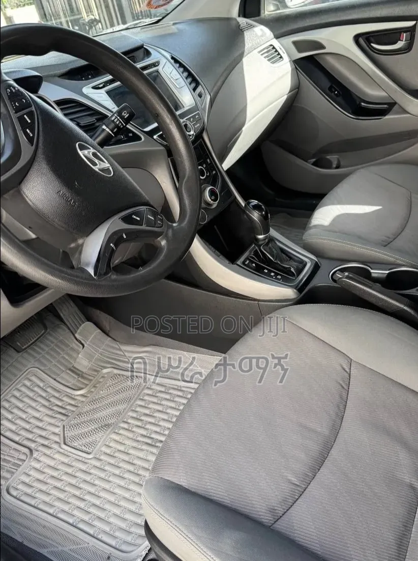 Hyundai Elantra Limited 4dr Sedan (1.8L 4cyl 6A) 2015 Silver