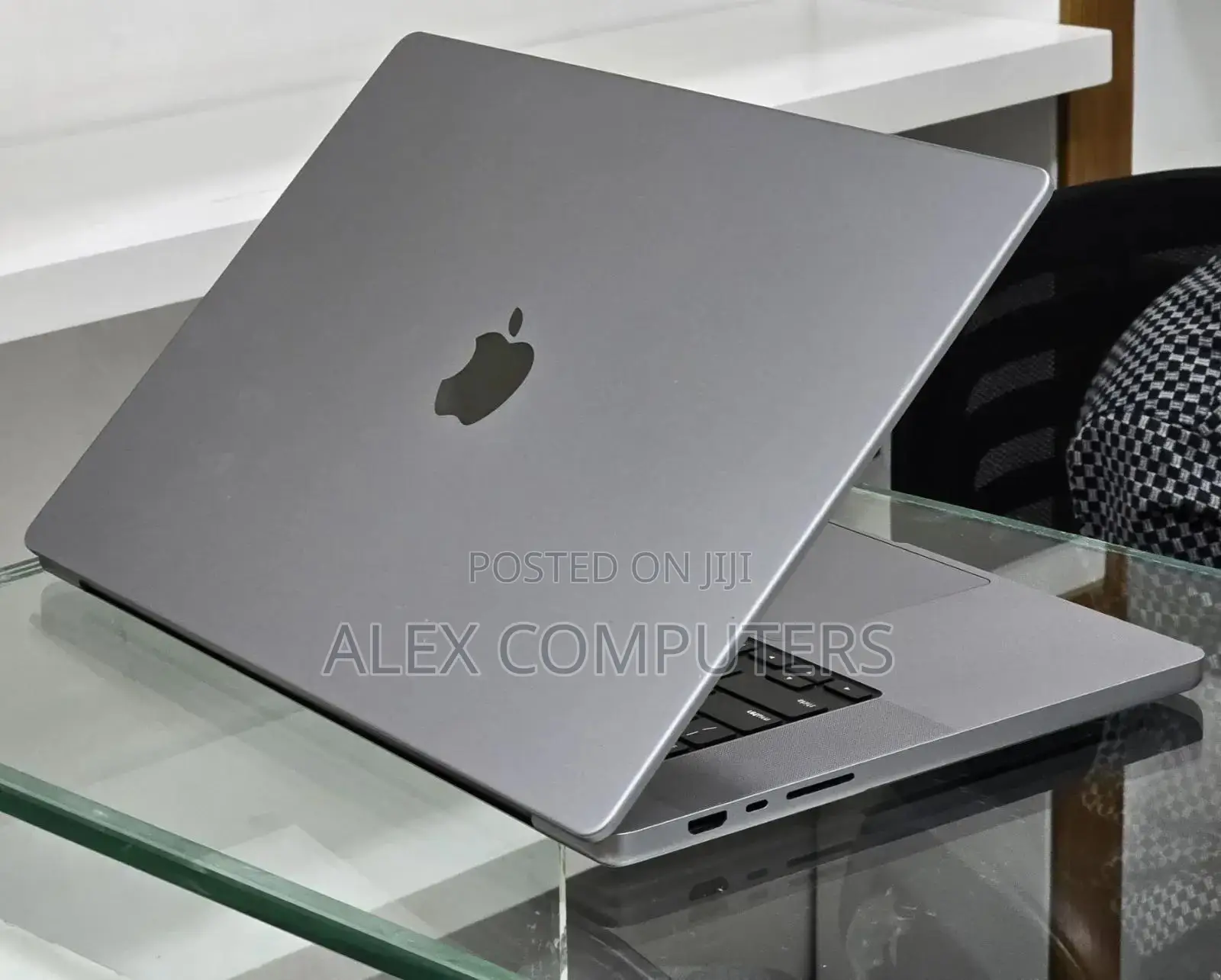 New Laptop Apple MacBook Pro 32GB Apple M1 Max SSD 512GB