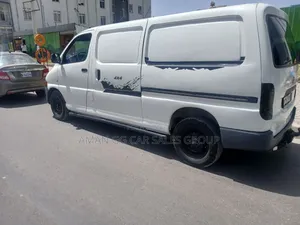 Toyota HiAce 2003 White