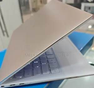 New Laptop Dell XPS 13 8GB Intel Core i7 SSD 512GB