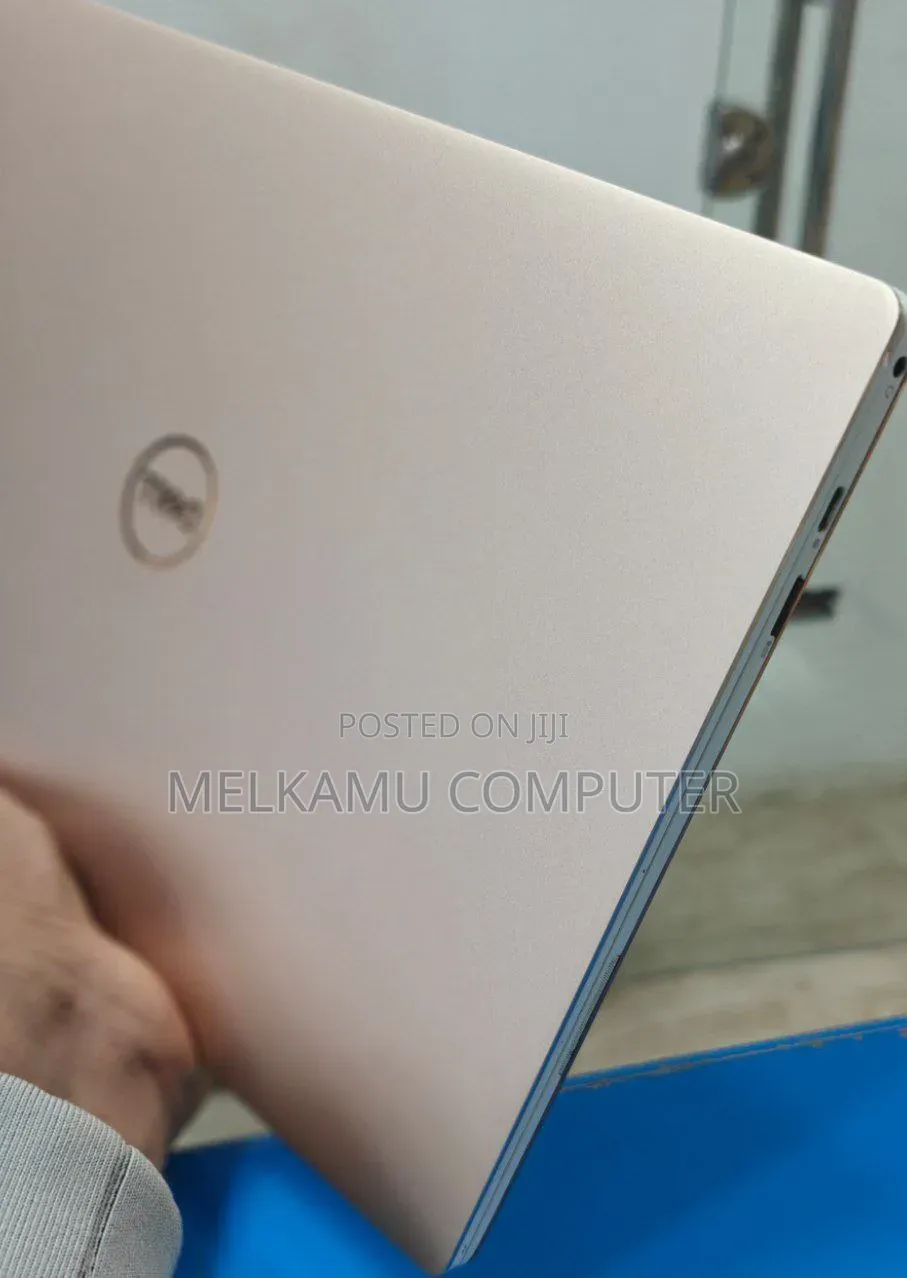 New Laptop Dell XPS 13 8GB Intel Core i7 SSD 512GB