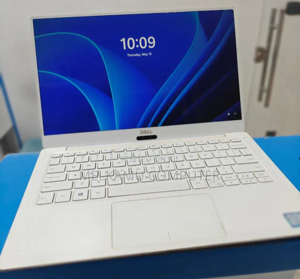 New Laptop Dell XPS 13 8GB Intel Core i7 SSD 512GB