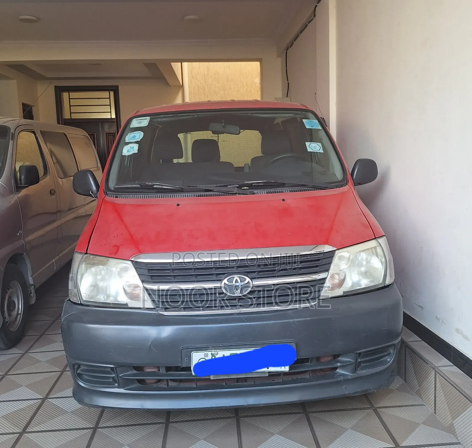 Toyota HiAce 2011 Red