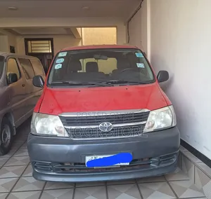 Toyota HiAce 2011 Red