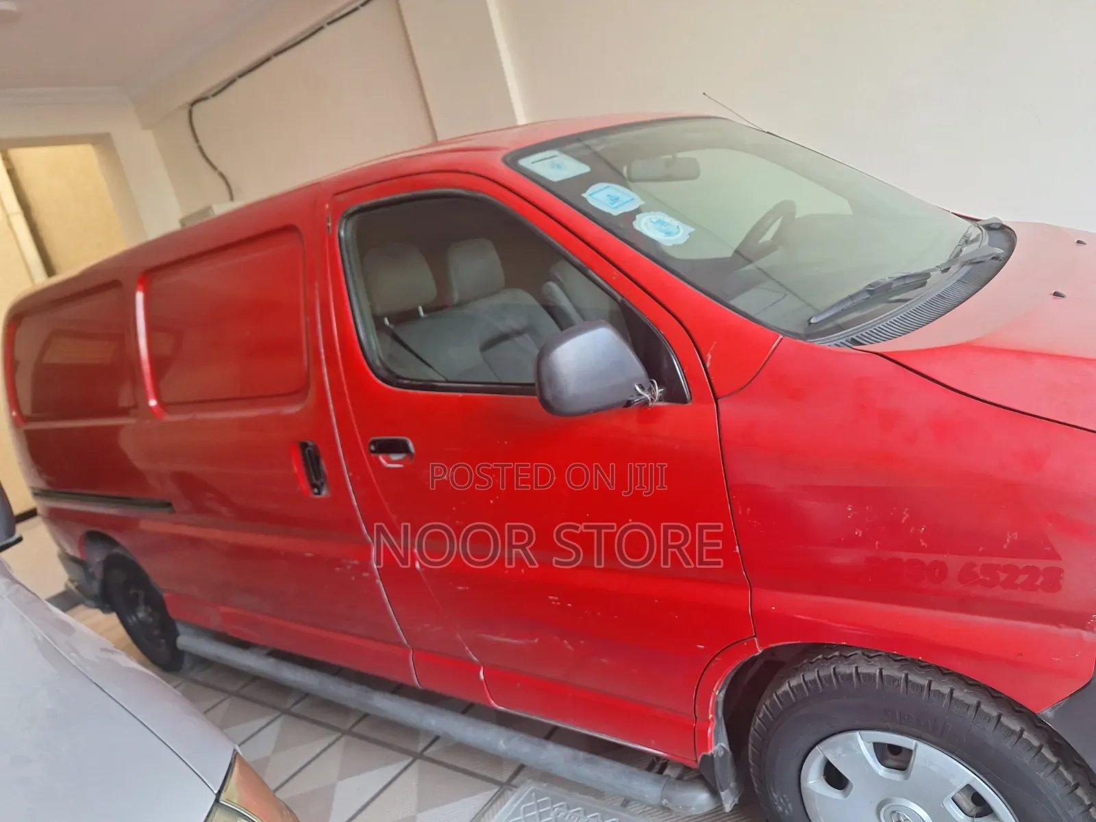 Toyota HiAce 2011 Red