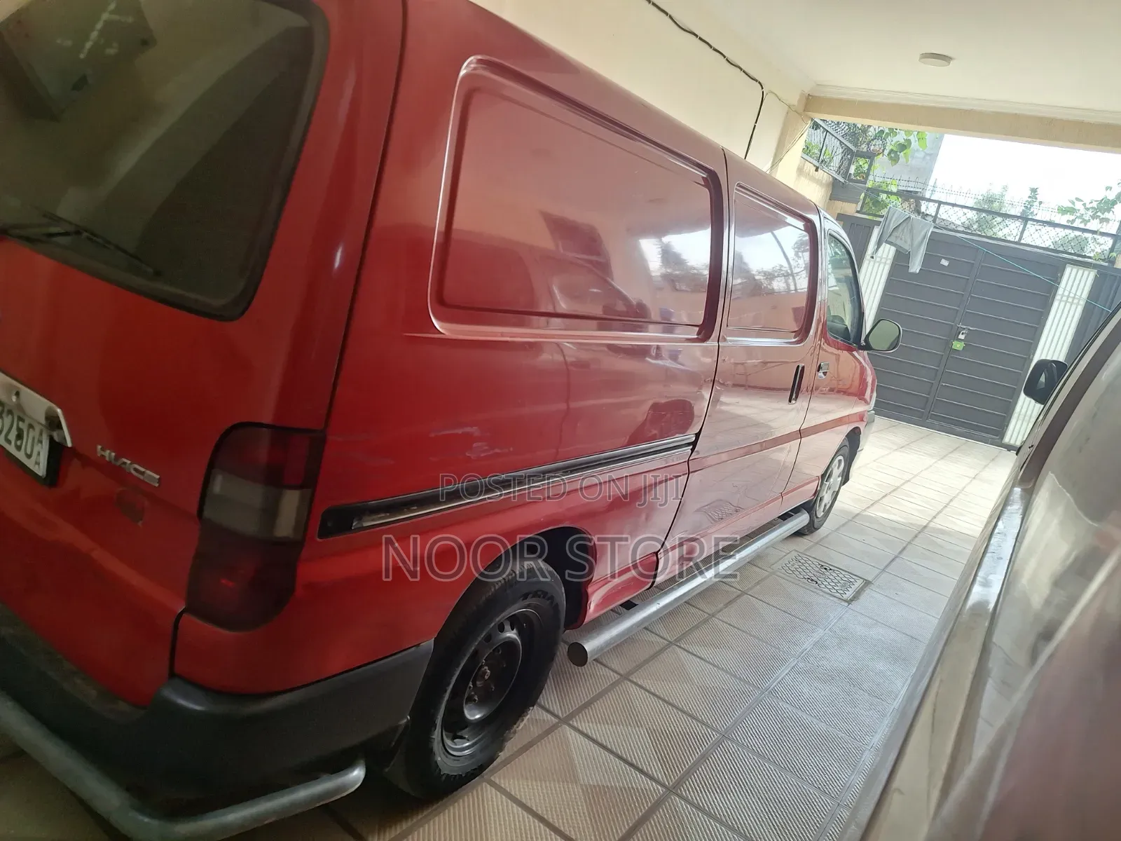 Toyota HiAce 2011 Red