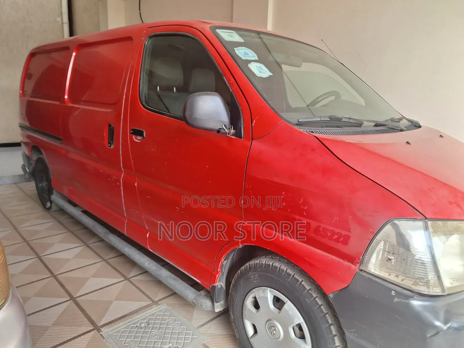 Toyota HiAce 2011 Red