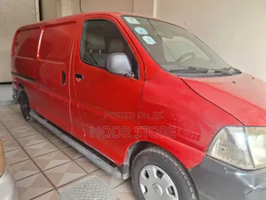 Toyota HiAce 2011 Red