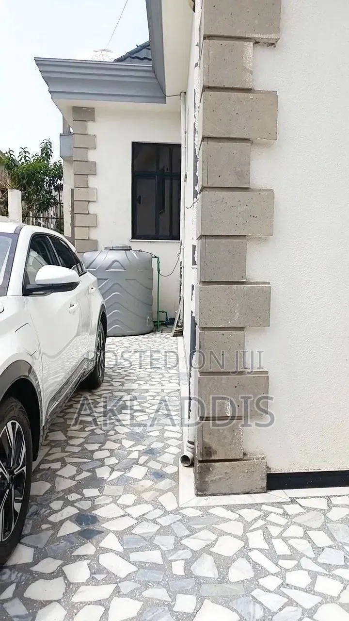 Furnished 6bdrm Villa in ሰሚት, Bole for sale
