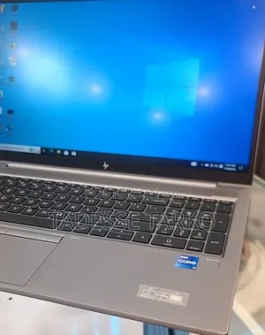 New Laptop HP ZBook Firefly G8 16GB Intel Core i7 SSD 512GB