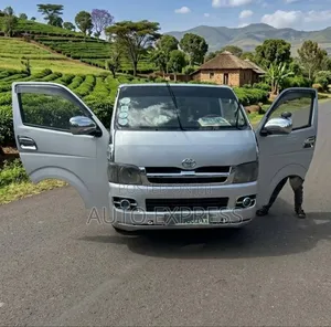Toyota HiAce 2007 Silver