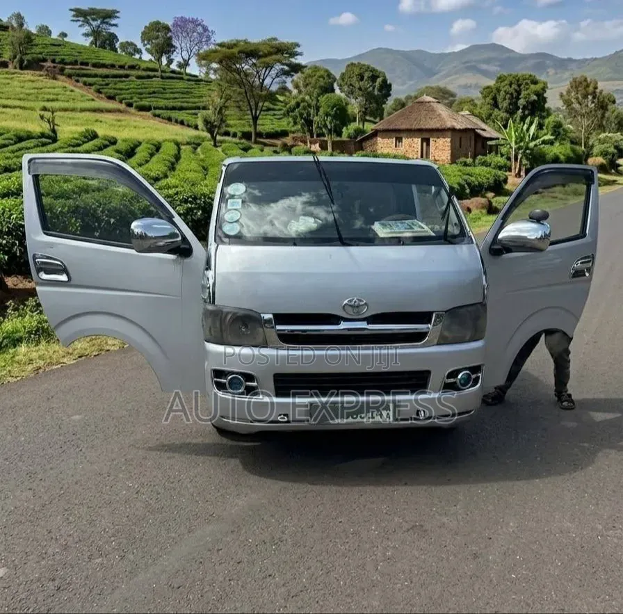 Toyota HiAce 2007 Silver
