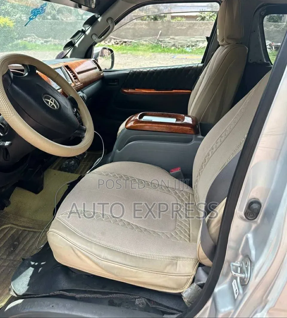 Toyota HiAce 2007 Silver