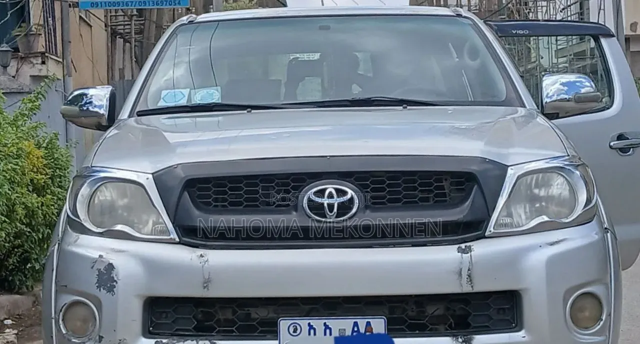 Toyota Hilux 2012 Silver