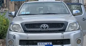 Toyota Hilux 2012 Silver