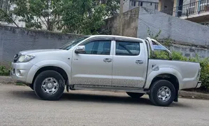 Toyota Hilux 2012 Silver