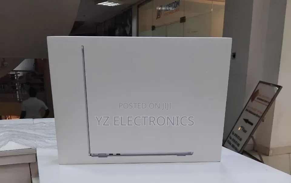 New Apple MacBook Air 2026 M5 13-inch 16GB Intel Core i7 SSD 512GB