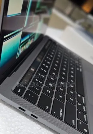 New Laptop Apple MacBook Pro 2022 M2 8GB Apple M2 SSD 256GB