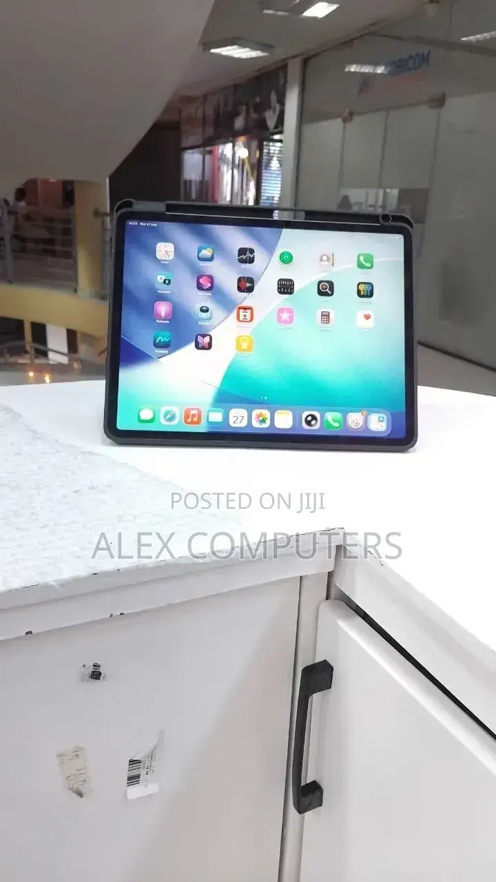 New Apple iPad Pro 1 TB Black