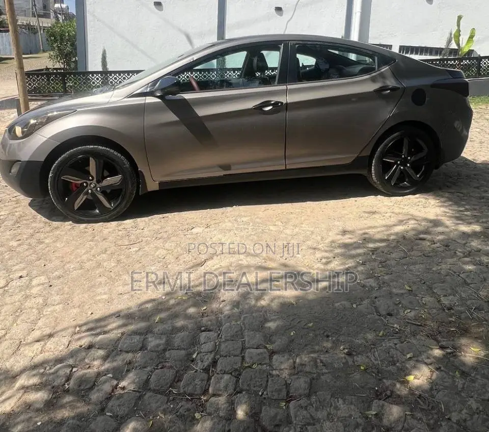 Hyundai Elantra 2012 Brown