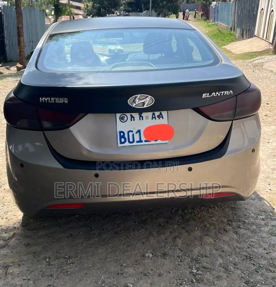 Hyundai Elantra 2012 Brown