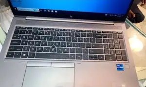 New Laptop HP ZBook Firefly G8 16GB Intel Core i7 SSD 512GB