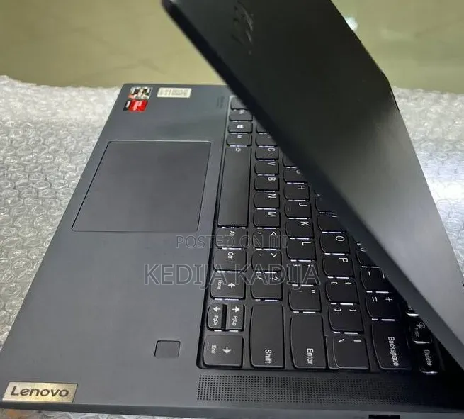 New Laptop Lenovo Yoga 7i 16GB Intel Core i7 SSD 512GB