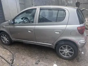 Toyota Yaris 2004 Silver