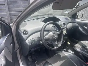 Toyota Yaris 2004 Silver