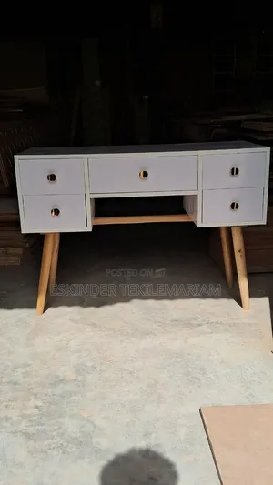 Mdf Laminated Dressing Table