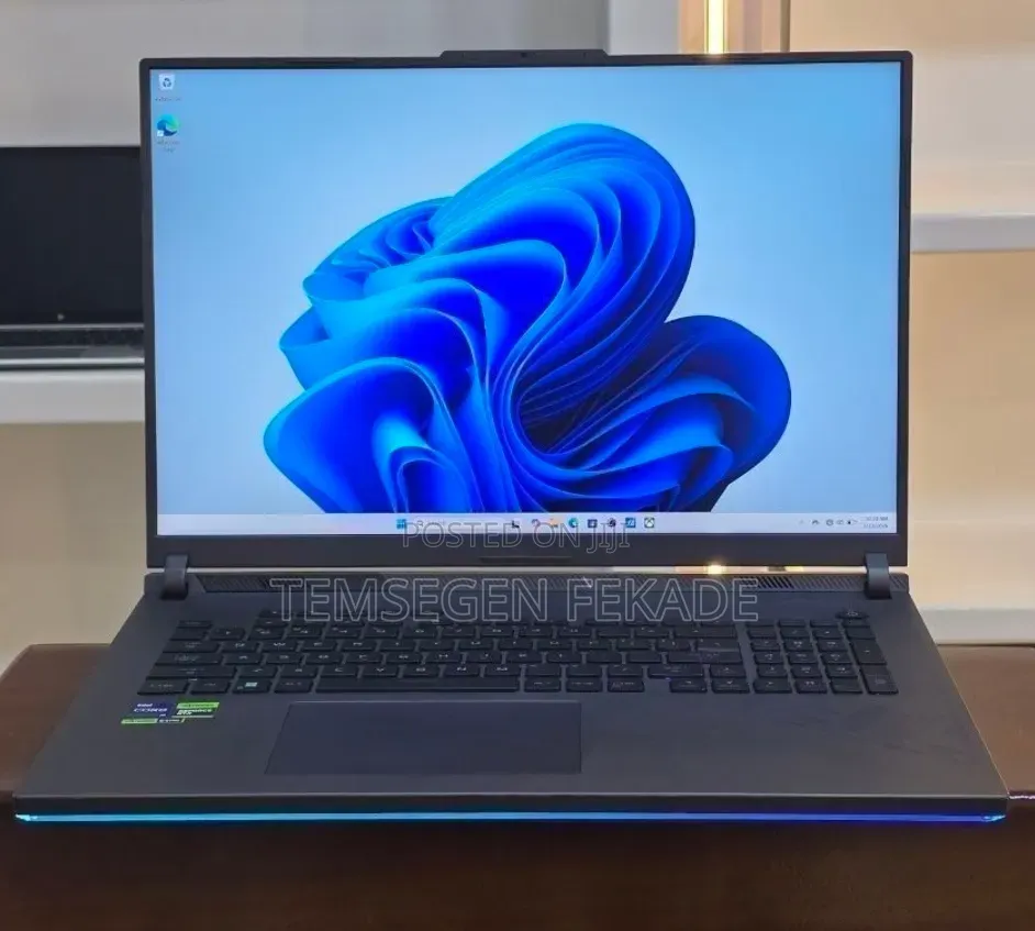 New Laptop Asus ROG Strix G17 32GB Intel Core i9 SSD 2T