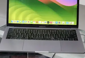 New Laptop Apple MacBook Pro 2019 16GB Intel Core i7 SSD 256GB