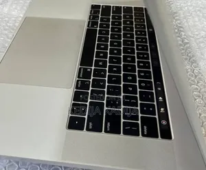 New Laptop Apple MacBook Pro 2018 16GB Intel Core i7 SSD 256GB