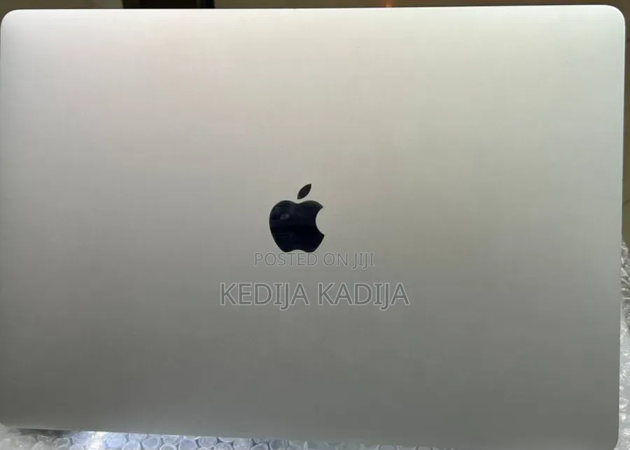 New Laptop Apple MacBook Pro 2018 16GB Intel Core i7 SSD 256GB