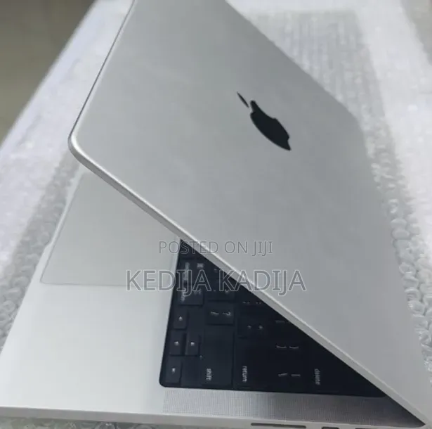 New Laptop Apple MacBook Pro M1 16GB Intel Core i7 SSD 512GB