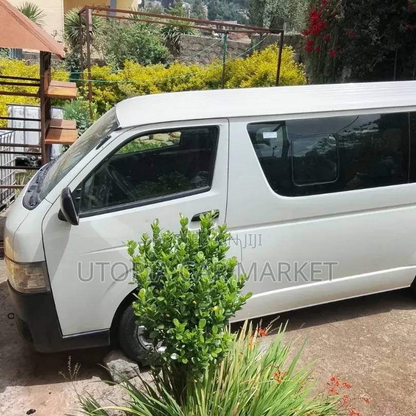 Toyota HiAce 2020 White