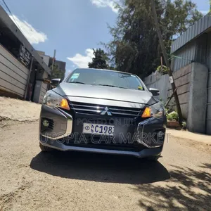 Mitsubishi Attrage 2022 Silver