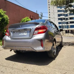 Mitsubishi Attrage 2022 Silver