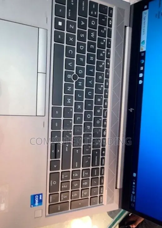 New Laptop HP ZBook Firefly 14 G11 16GB Intel Core i7 SSD 512GB