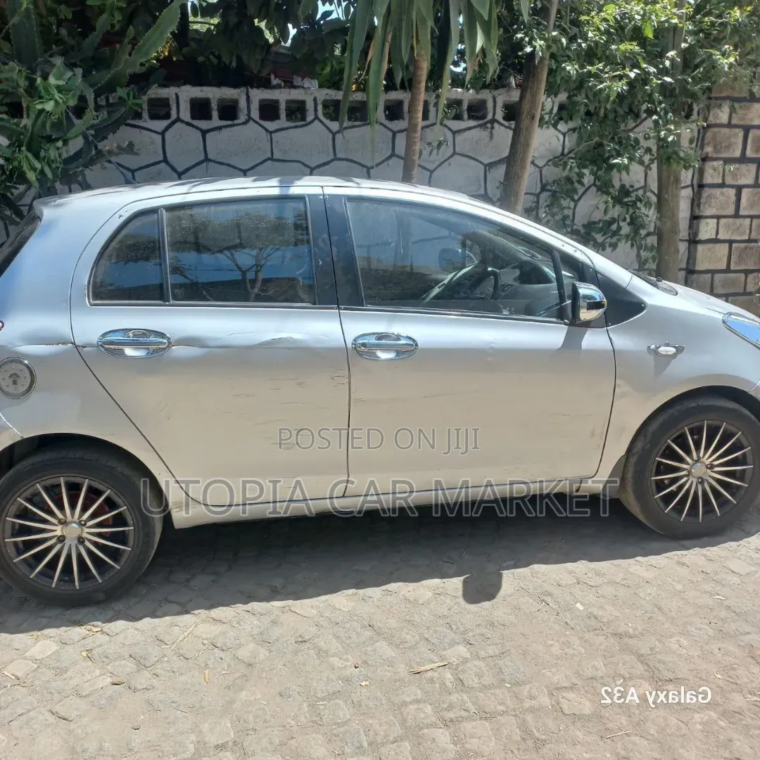 Toyota Yaris 2009 Silver