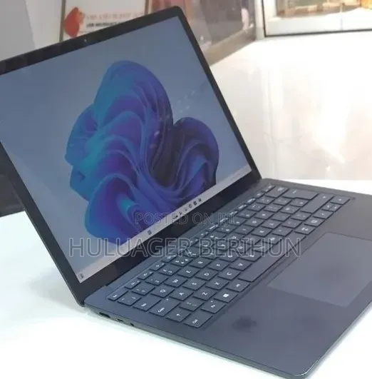 New Laptop Microsoft Surface 16GB Intel Core i7 SSD 512GB