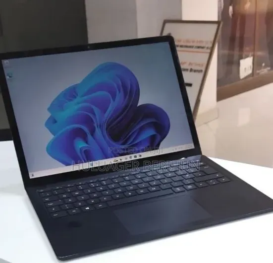 New Laptop Microsoft Surface 16GB Intel Core i7 SSD 512GB