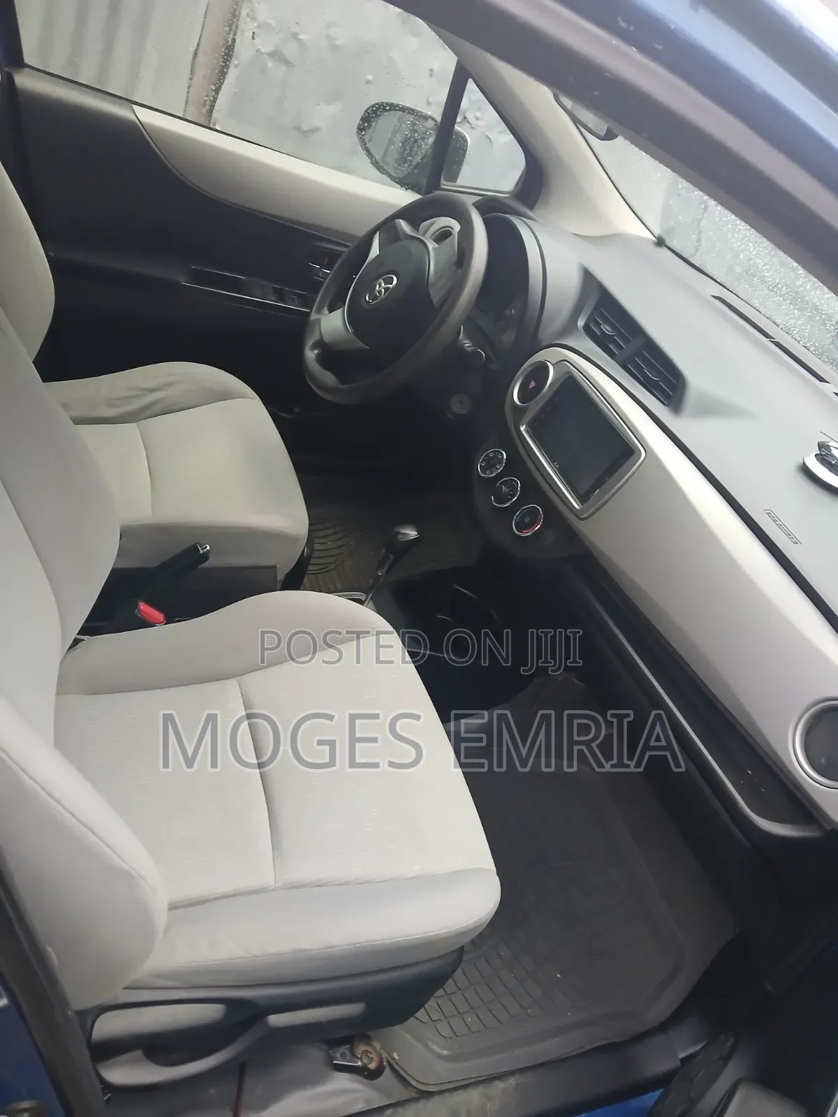 Toyota Yaris L Hatchback 5dr 2012 Blue