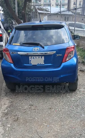 Toyota Yaris L Hatchback 5dr 2012 Blue