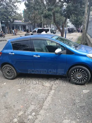Toyota Yaris L Hatchback 5dr 2012 Blue