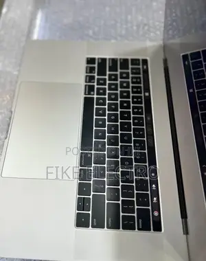 New Laptop Apple MacBook Pro 2018 16GB Intel Core i7 SSD 256GB