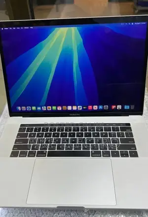 New Laptop Apple MacBook Pro 2018 16GB Intel Core i7 SSD 256GB